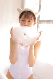 钟嘉欣晒孕期泳装照